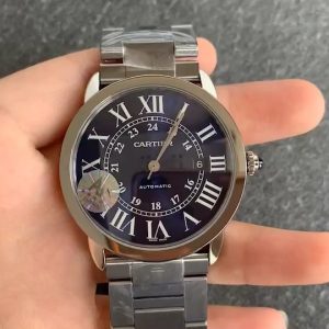 AF's Masterpiece: Cartier London Men's Watch Collection Elegantly Unveiled, Exuding Simplicity and Sophistication with Extraordinary Presence. [Exquisite Details] Watch Dimensions: 42mm x 8.36mm 1. Swiss-made imported burnt steel blue hands and platinum hands, authentic-grade dial face with high-definition printing and rich oil coating!2. Full-bodied case, 1:1 replica, masterfully polished. AF strives to create the strongest case assembly on the market. 3. Crown features bullet-shaped spinel, deep in color, restoring the authentic's noble lineage. 4. "Pot-lid" crystal matches the genuine article, slightly domed and transparent with controlled condensation. 5. Case assembly precision extends to Ross details! Superior water resistance!【Technical Breakthrough】Features an imported low-axis Miyota 9015 movement, perfectly aligned with the genuine model's pin height! The rotor undergoes special noise-reduction processing during assembly, ensuring a quiet and gentle operation. Guaranteed precision timekeeping and quality!【Strap】Matching the original configuration for stainless steel models: Choose from TOGO leather, crocodile leather, or steel bracelet. TOGO leather features a quick-release mechanism. Rose gold models pair with brown or black crocodile leather. 【Clasp】Matching the original configuration for stainless steel models with a refined butterfly clasp. Rose gold models feature a classic Cartier-style pin buckle.